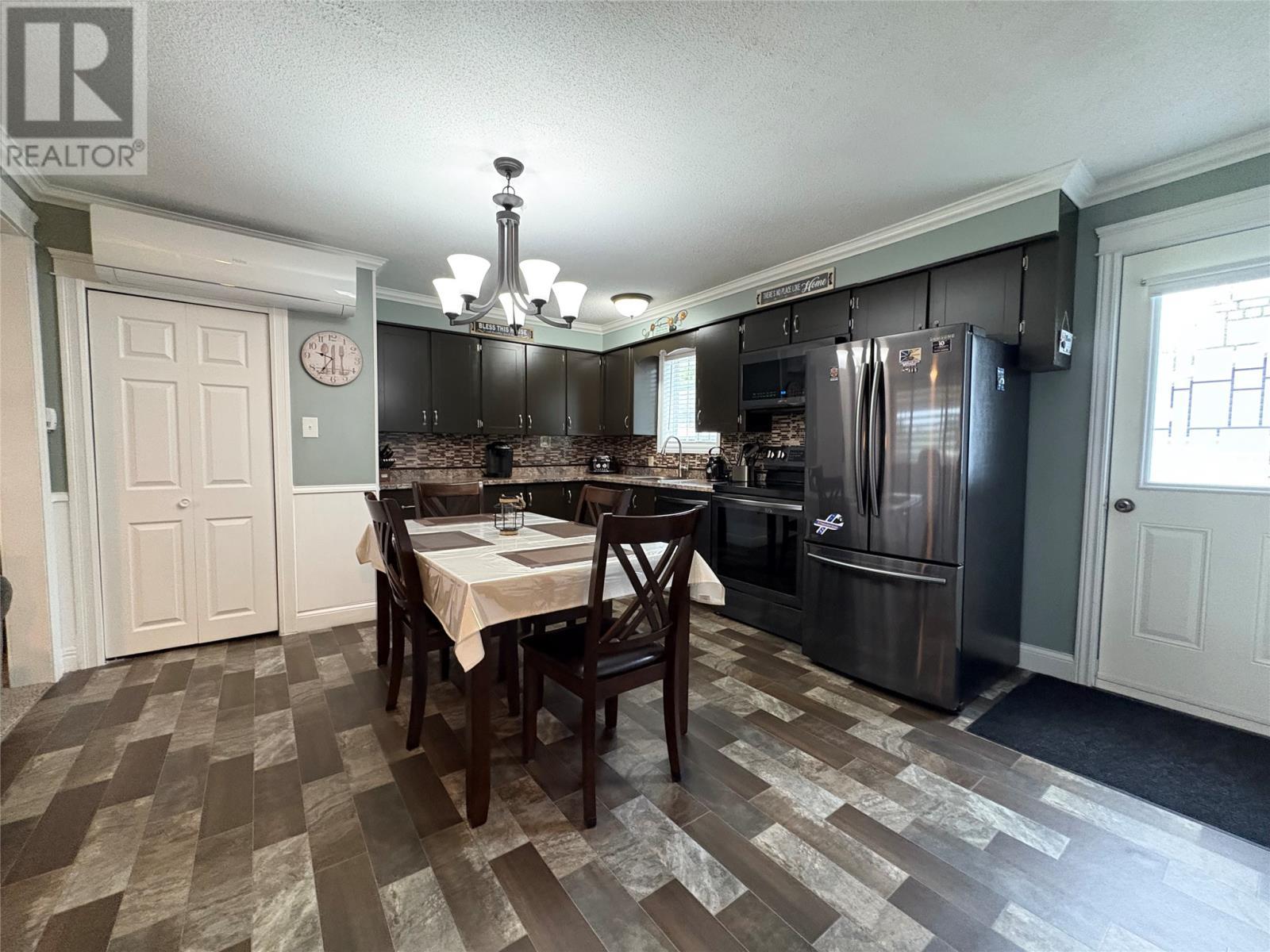 46 Main Street, Brown'S Arm, NL - Indoor Photo Showing Dining Room