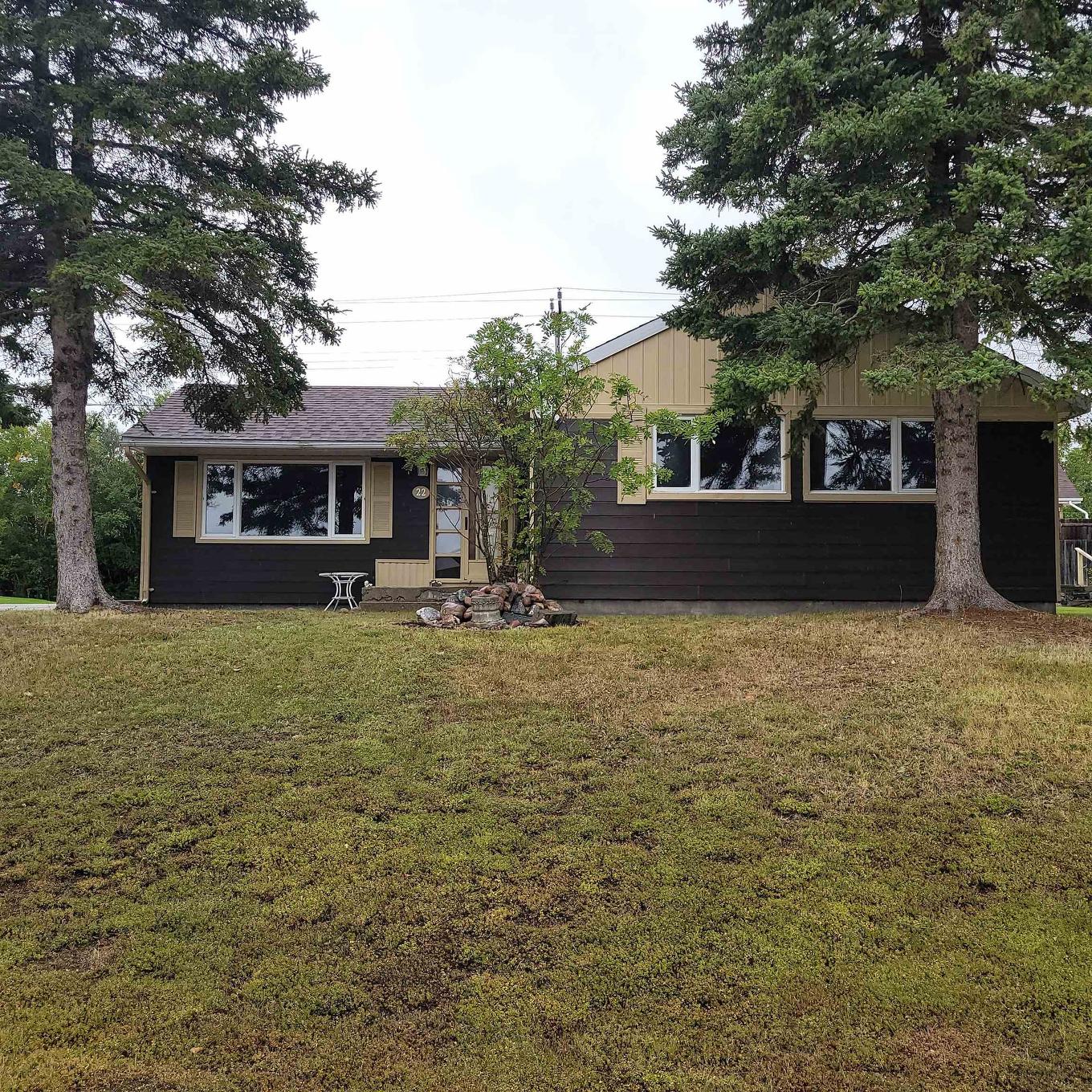 22 & 24 Mona Drive, Manitouwadge, ON - Outdoor