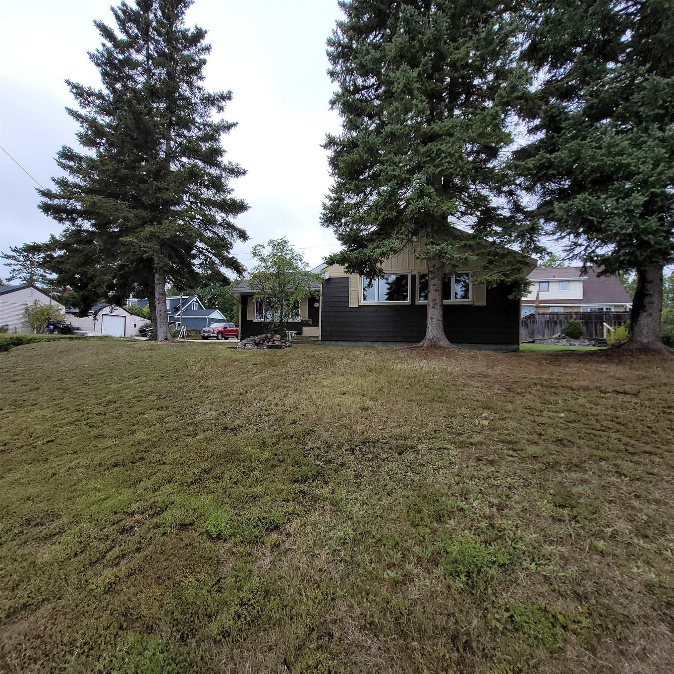 22 & 24 Mona Drive, Manitouwadge, ON - Outdoor