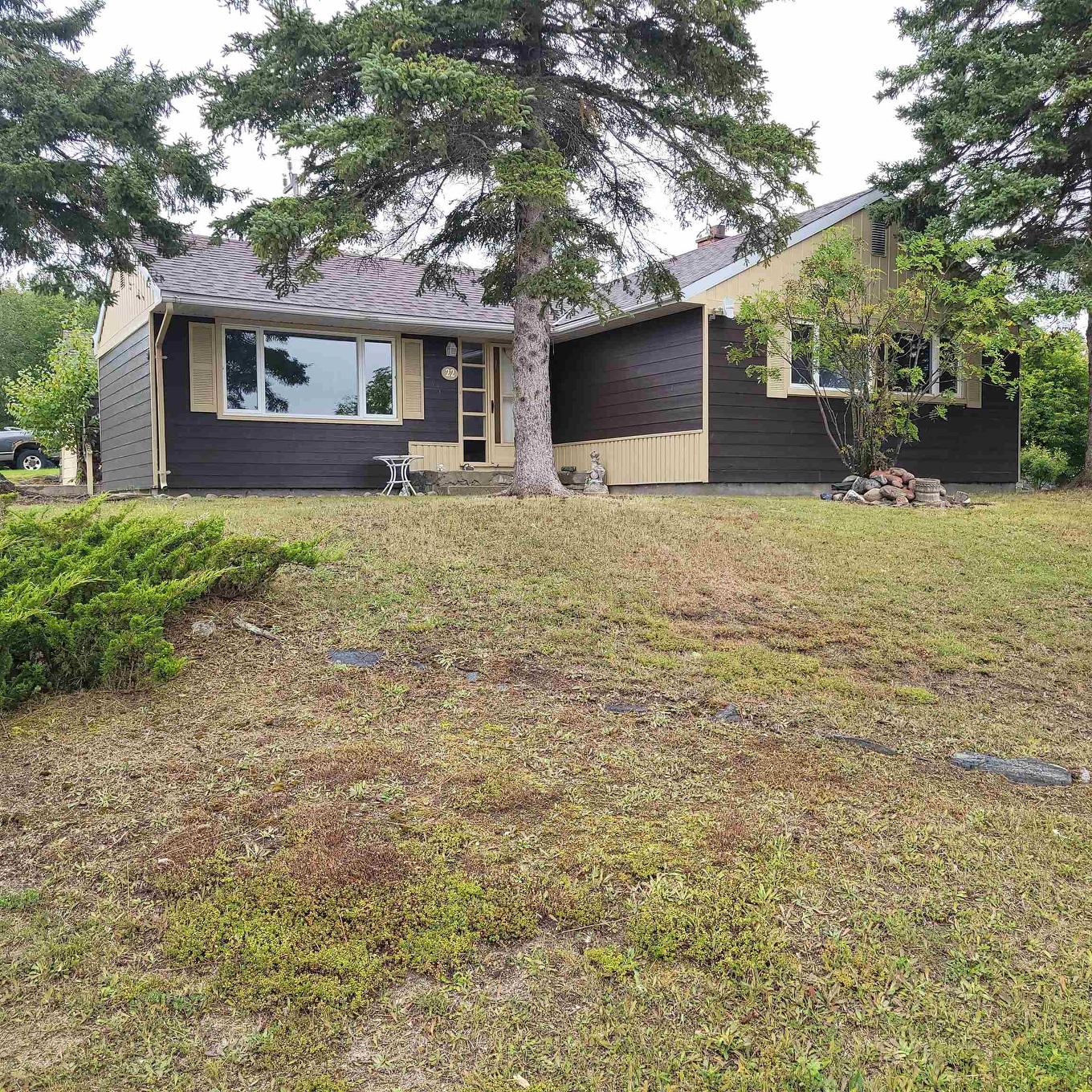 22 & 24 Mona Drive, Manitouwadge, ON - Outdoor