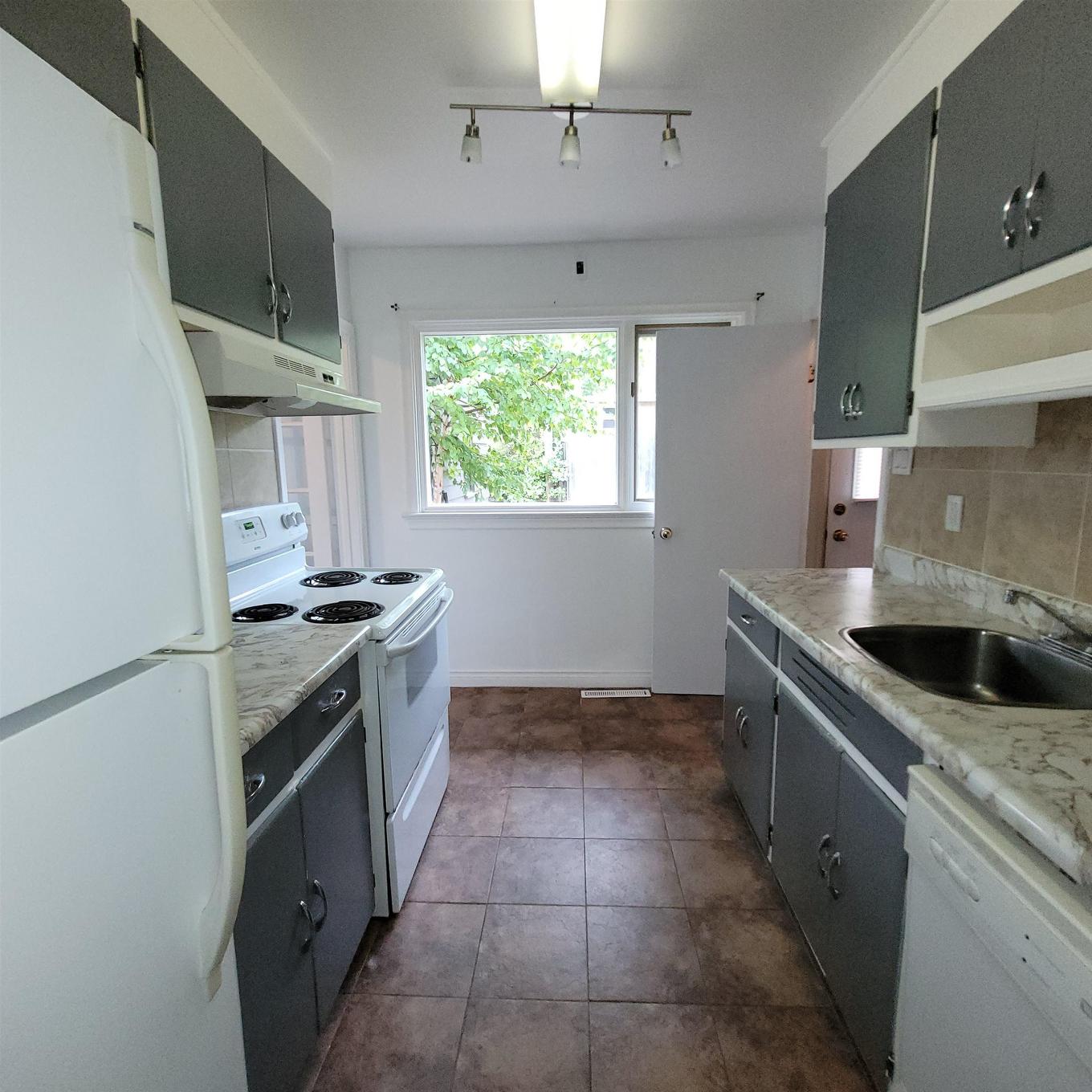 22 & 24 Mona Drive, Manitouwadge, ON - Indoor Photo Showing Kitchen