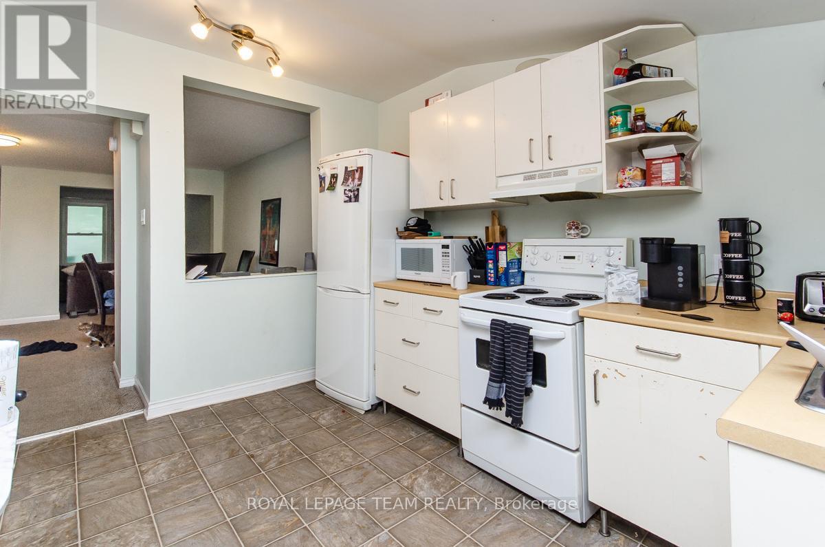 Unit 395 1/2 - 2 Bedroom - 395 Mcleod Street, Ottawa, ON - Indoor Photo Showing Kitchen