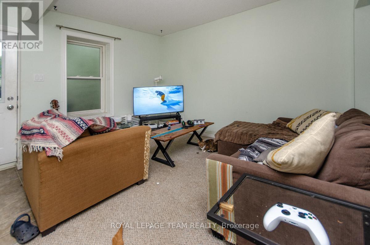 Unit 395 1/2 - 2 Bedroom - 395 Mcleod Street, Ottawa, ON - Indoor