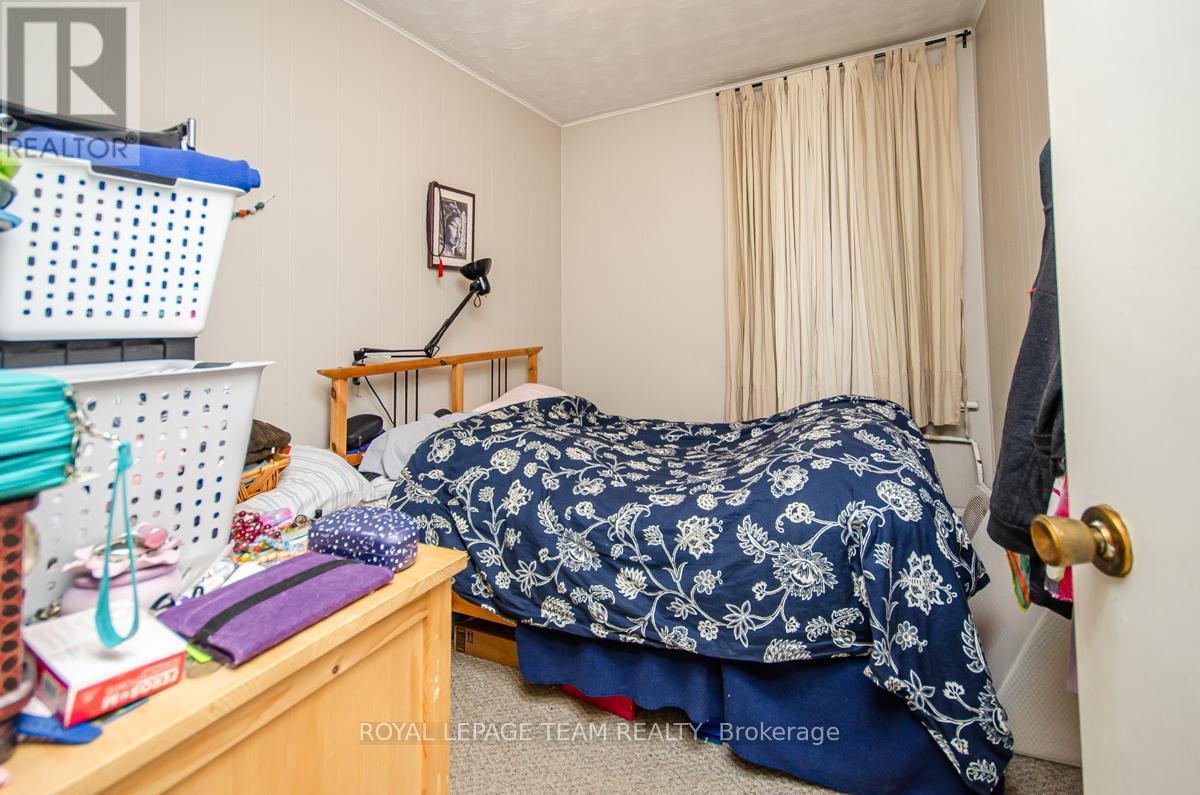 Unit 2 - 1 Bedroom - 395 Mcleod Street, Ottawa, ON - Indoor Photo Showing Bedroom