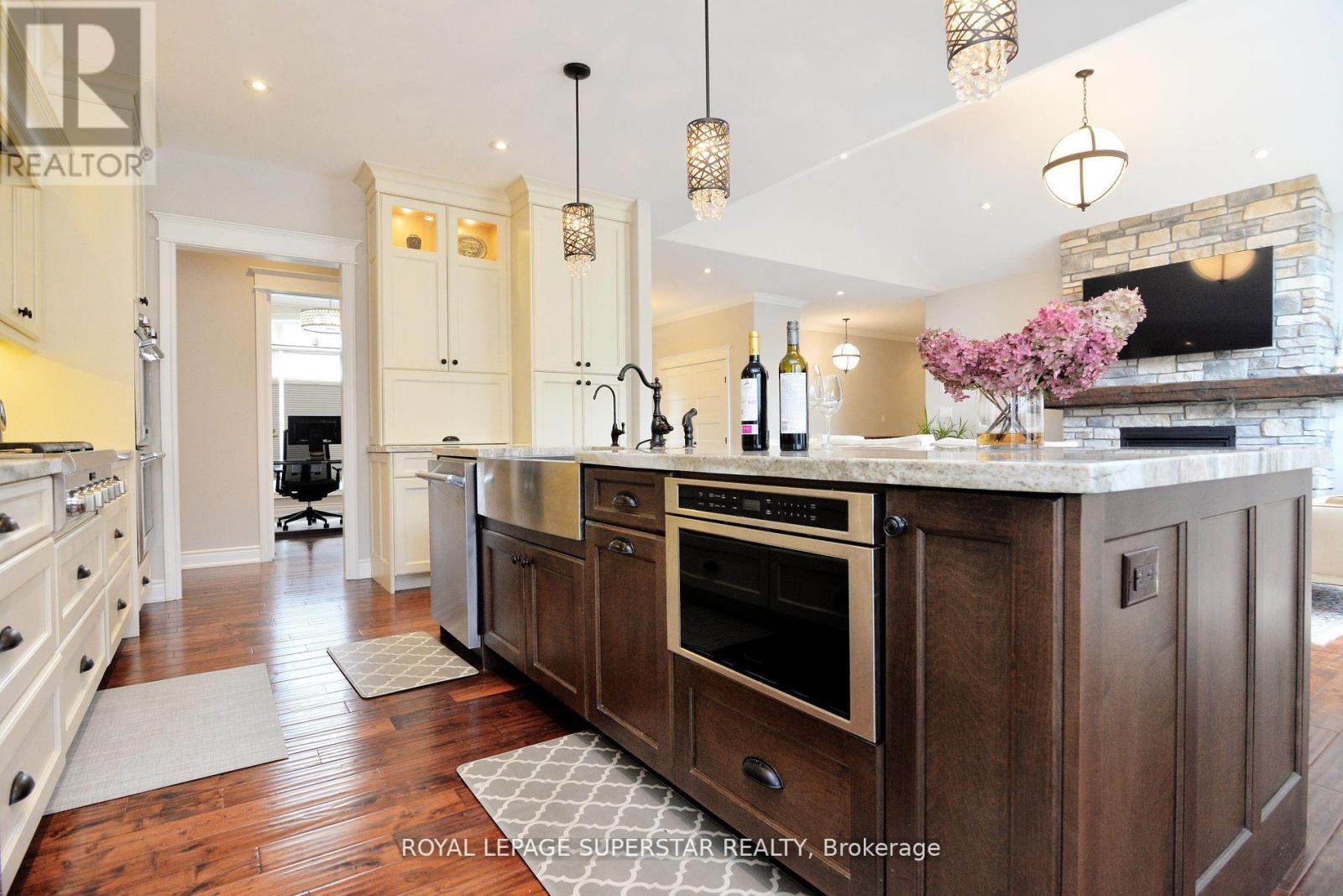 9 Black Creek Trail, Springwater, ON - Indoor Photo Showing Kitchen With Upgraded Kitchen