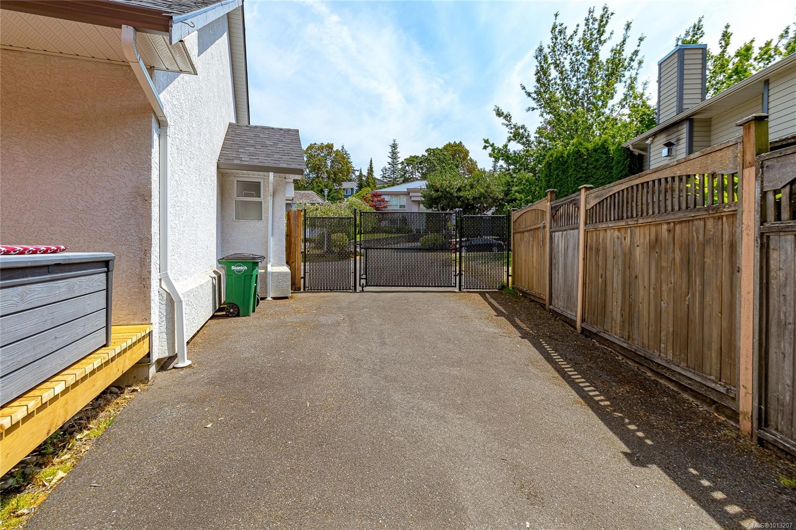 772 Wesley Crt, Saanich, BC