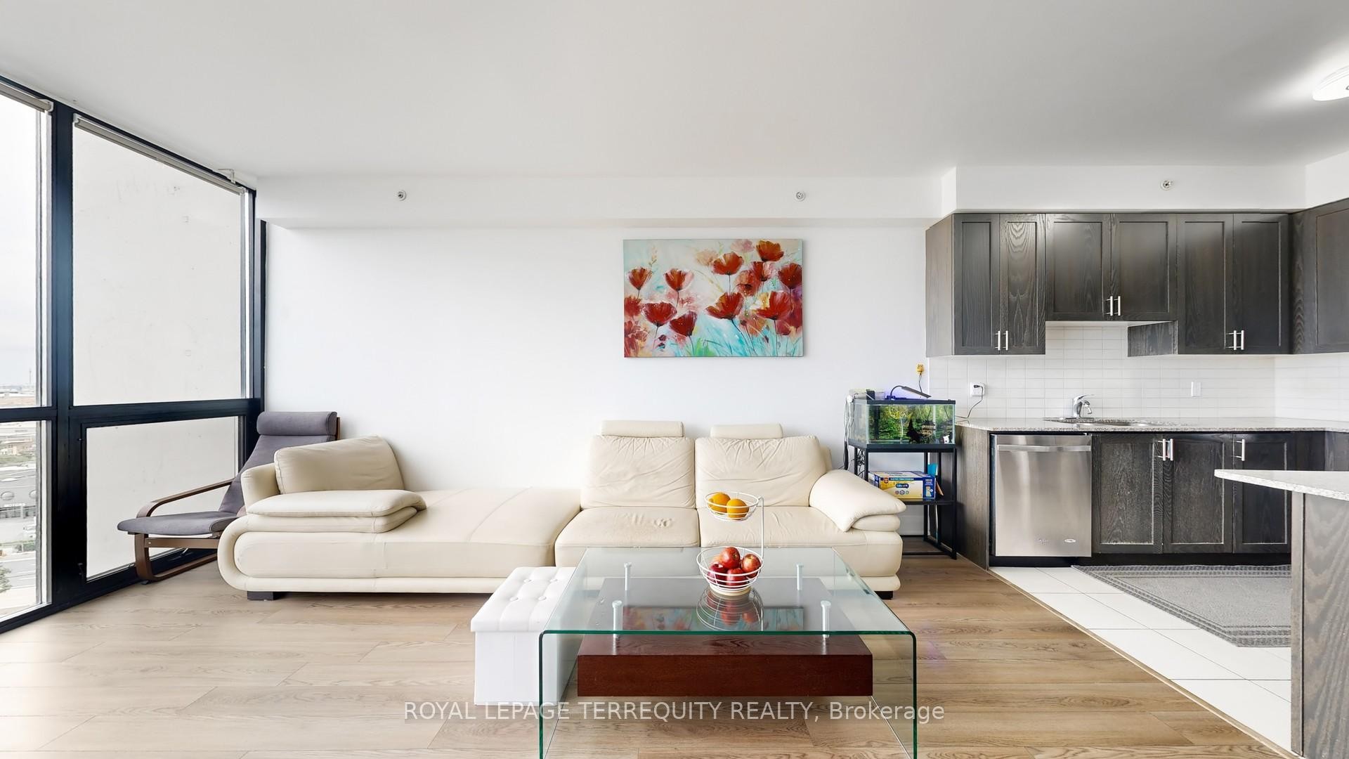 910-2900 Highway 7 Street, Vaughan, ON - Indoor Photo Showing Other Room