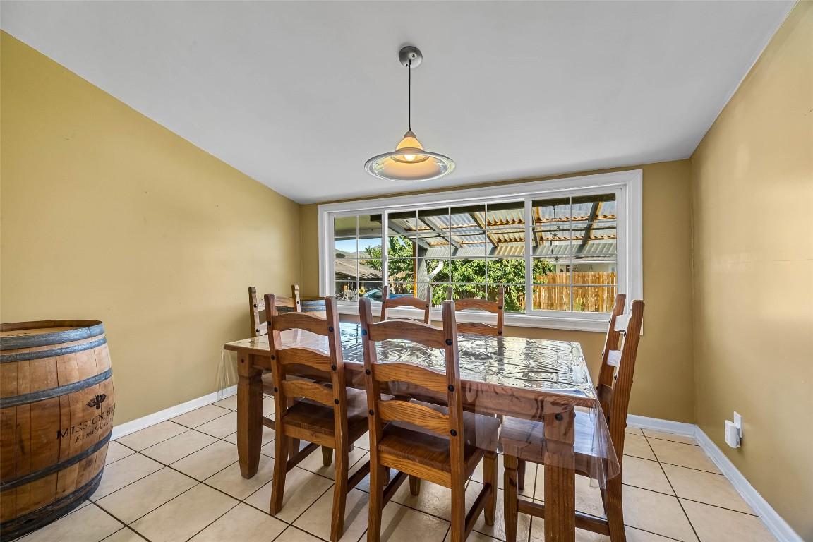 755 Crestline Street, Kamloops, BC - Indoor Photo Showing Dining Room