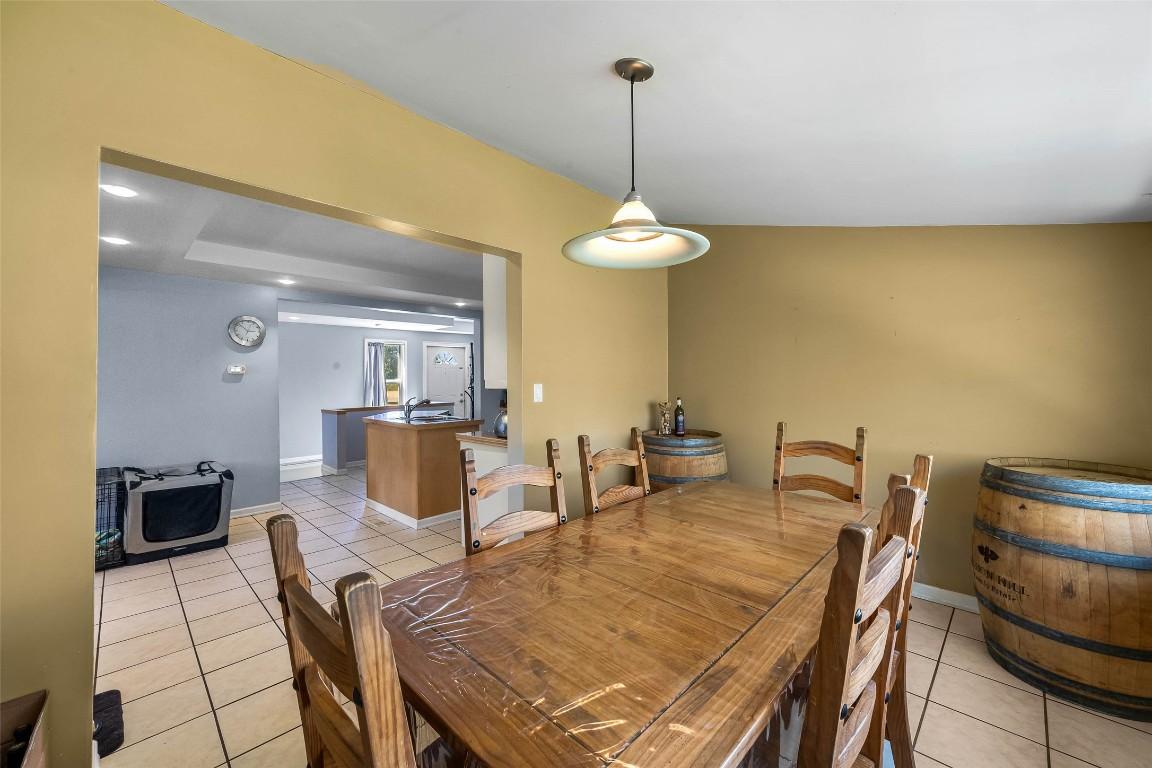 755 Crestline Street, Kamloops, BC - Indoor Photo Showing Dining Room