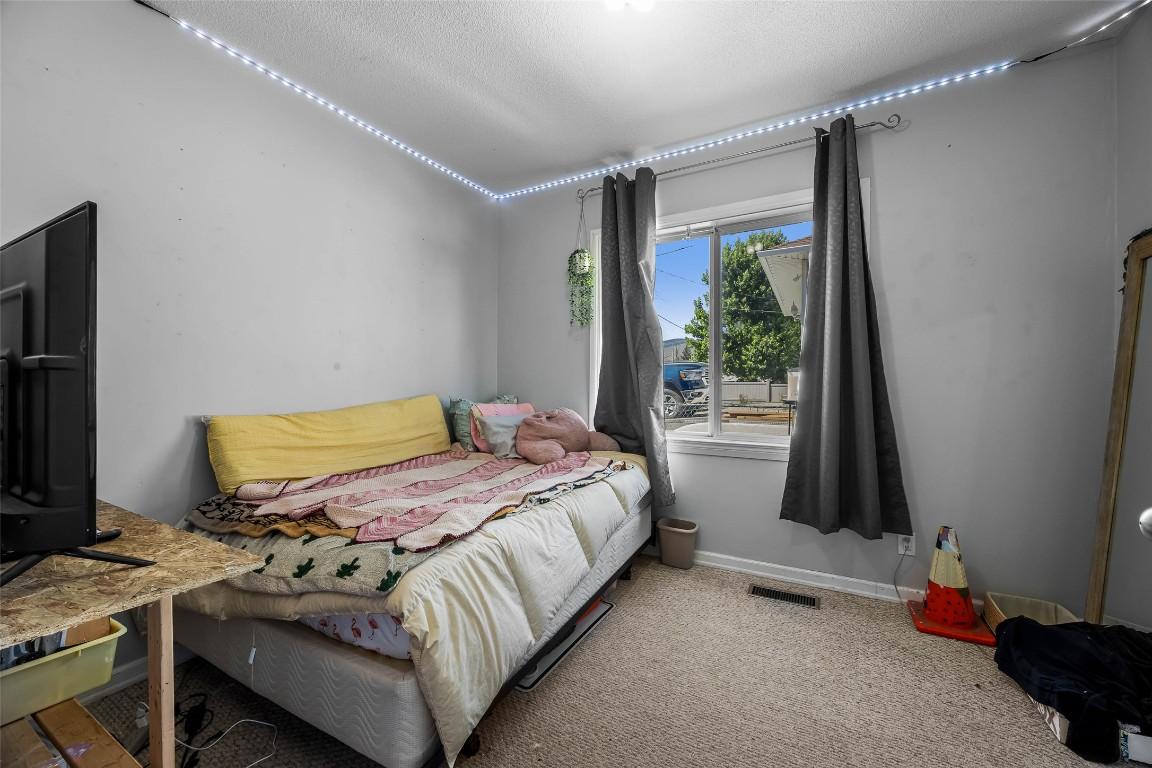 755 Crestline Street, Kamloops, BC - Indoor Photo Showing Bedroom