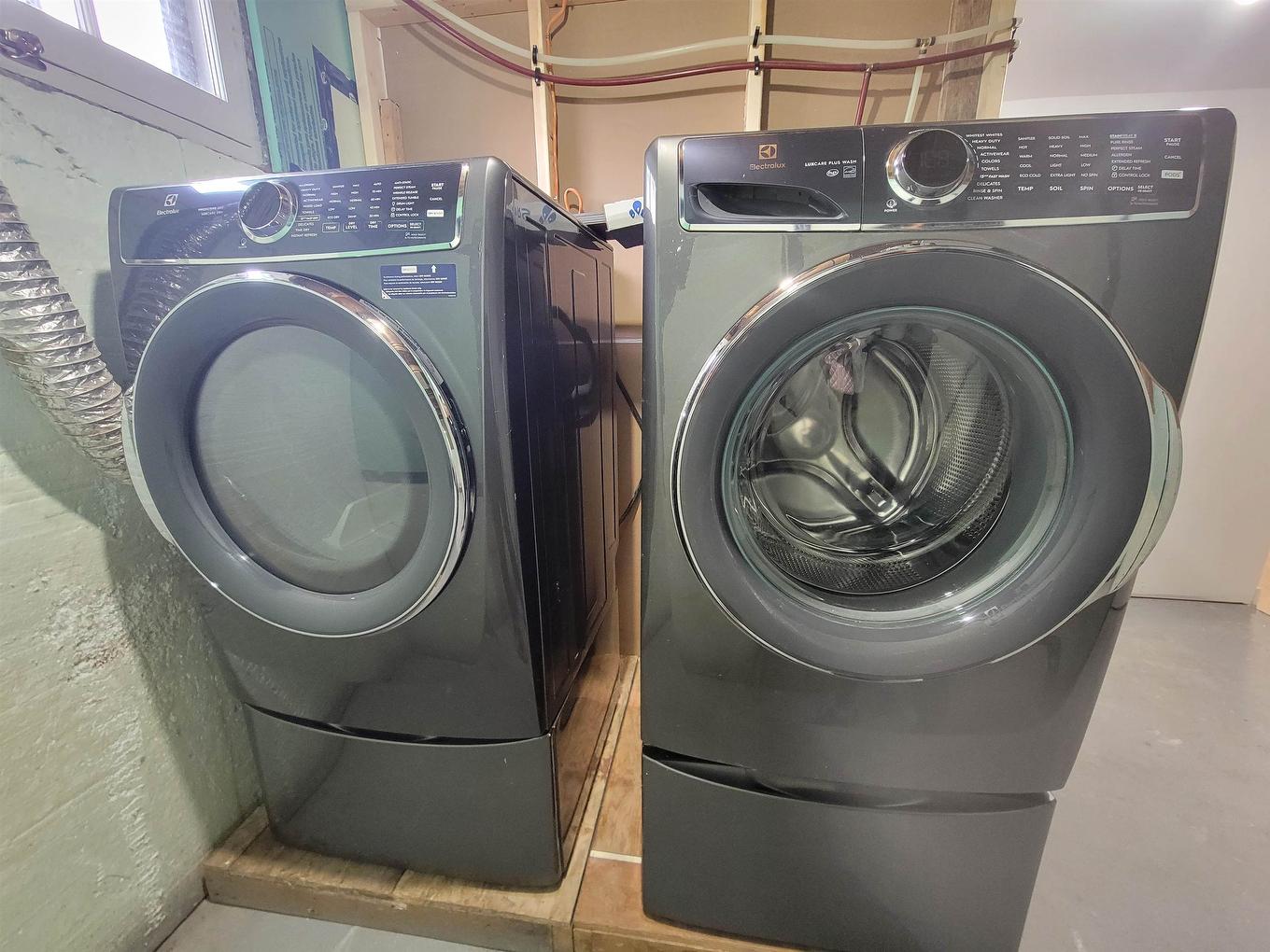 613 Third Street W, Fort Frances, ON - Indoor Photo Showing Laundry Room