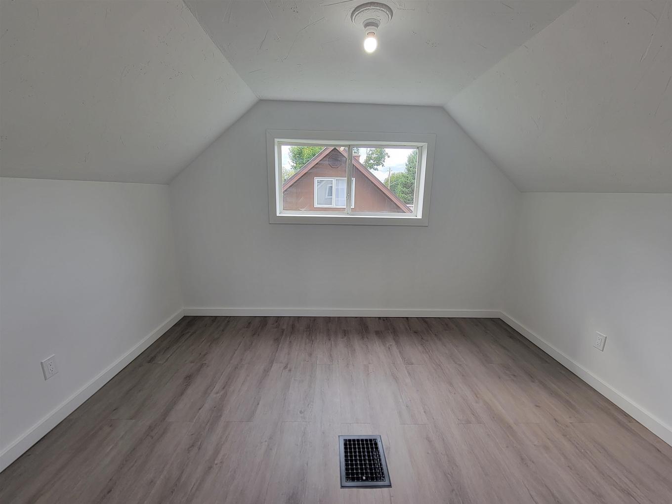 613 Third Street W, Fort Frances, ON - Indoor Photo Showing Other Room