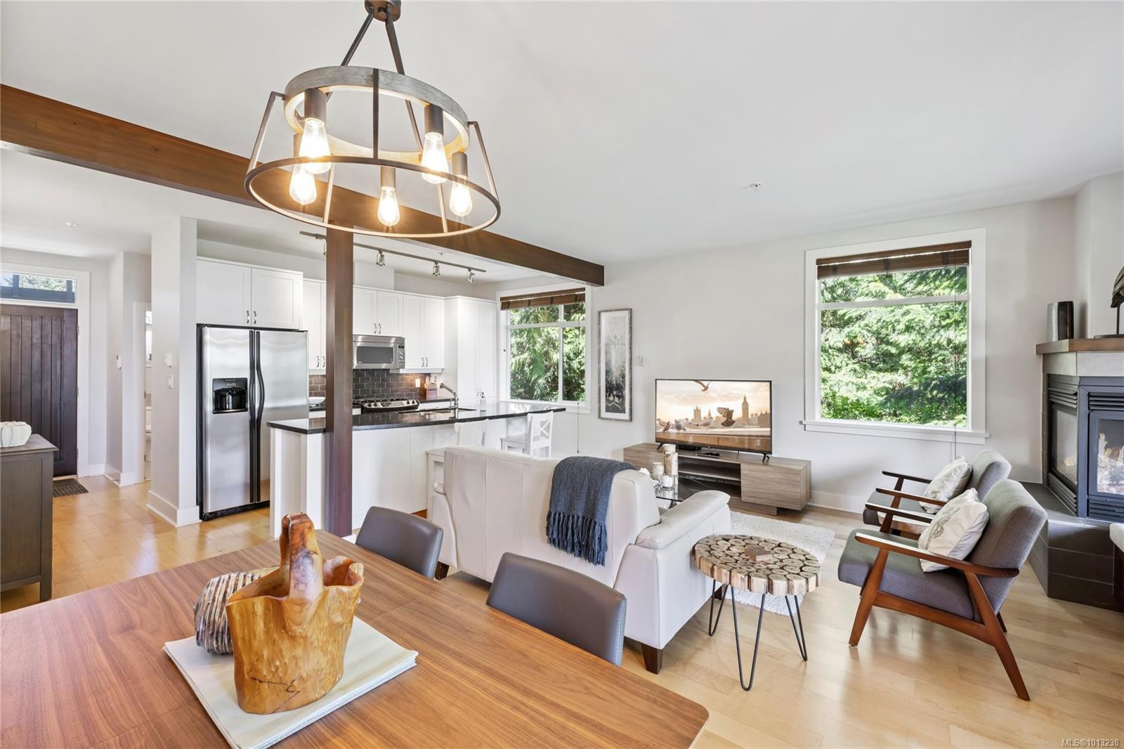 32-1059 Tanglewood Pl, Parksville, BC - Indoor Photo Showing Living Room