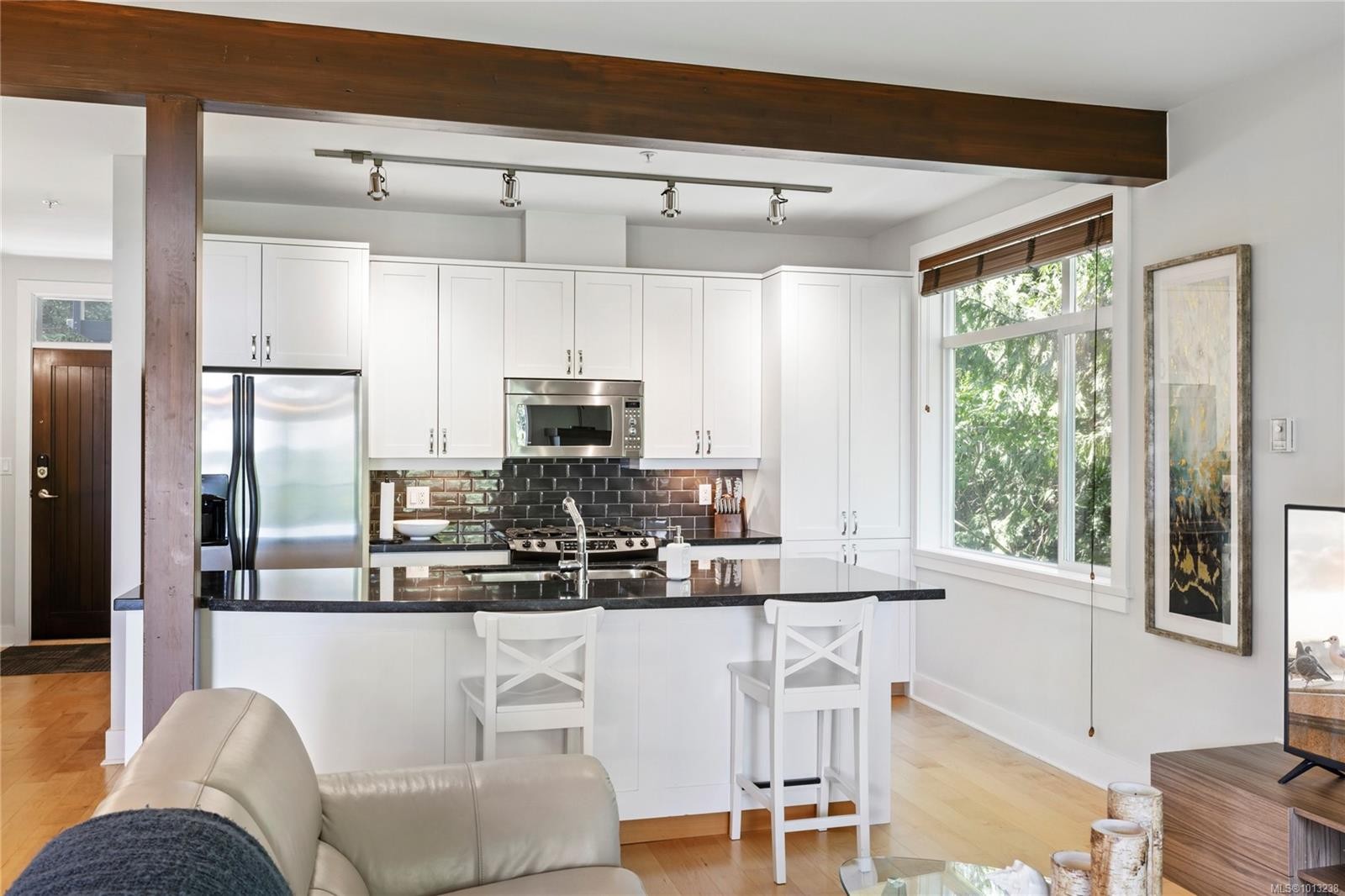 32-1059 Tanglewood Pl, Parksville, BC - Indoor Photo Showing Kitchen With Stainless Steel Kitchen