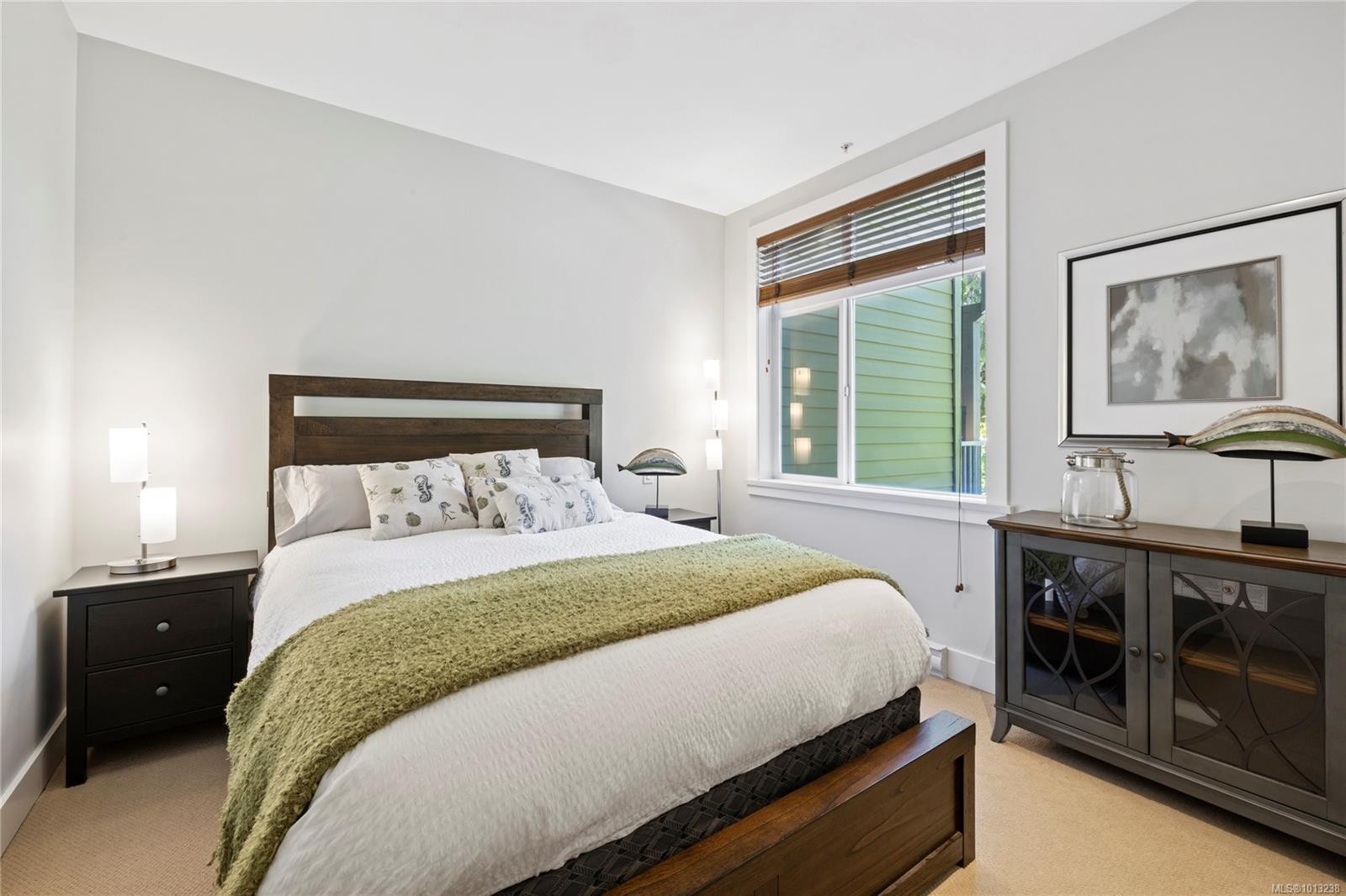 32-1059 Tanglewood Pl, Parksville, BC - Indoor Photo Showing Bedroom