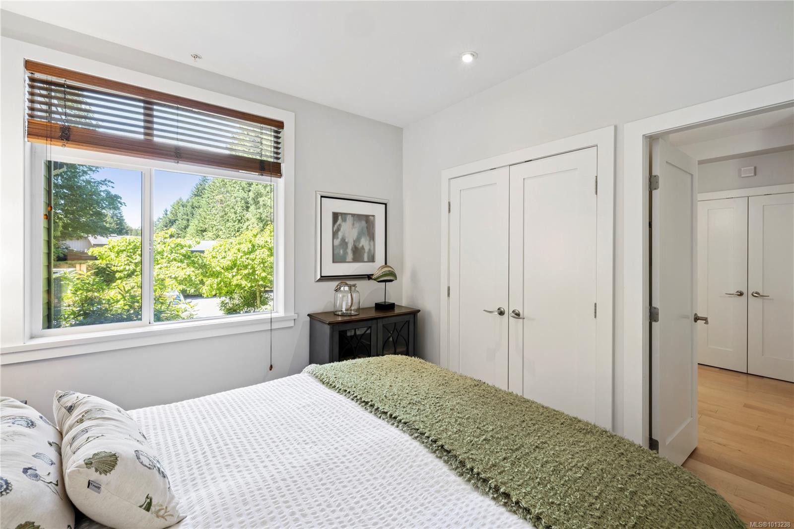 32-1059 Tanglewood Pl, Parksville, BC - Indoor Photo Showing Bedroom