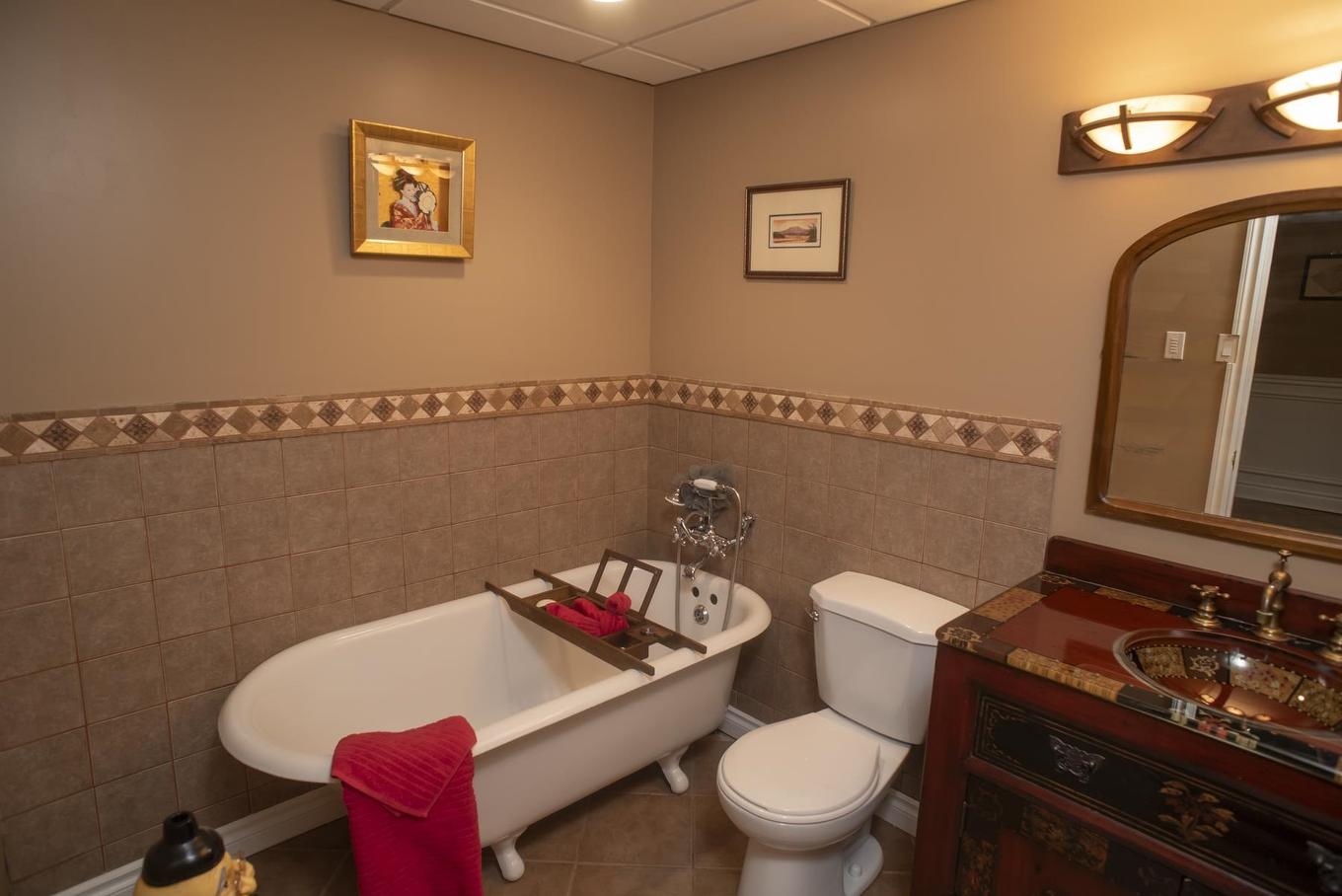 338 Catherine Street, Thunder Bay, ON - Indoor Photo Showing Bathroom