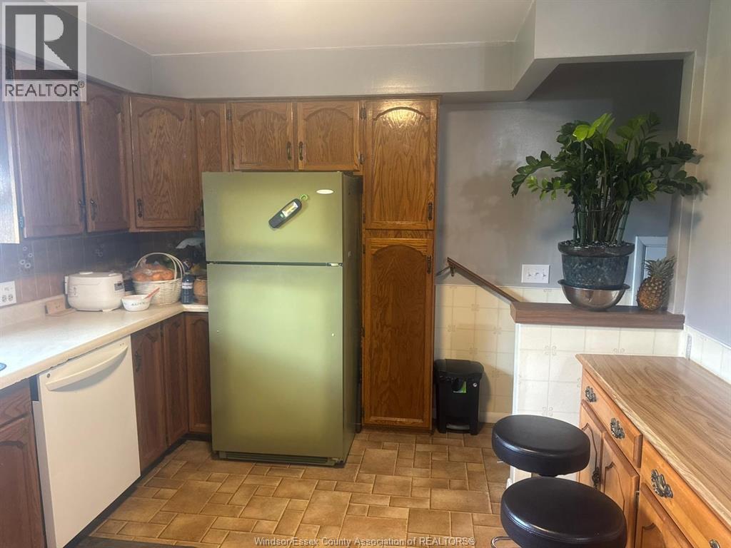 830 Talbot Road, Wheatley, ON - Indoor Photo Showing Kitchen