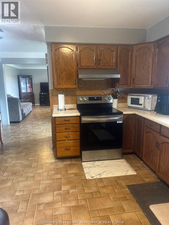 830 Talbot Road, Wheatley, ON - Indoor Photo Showing Kitchen