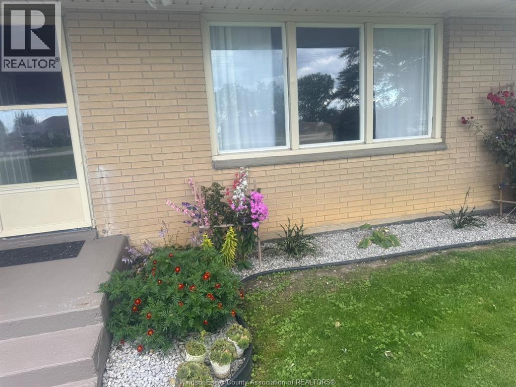 830 Talbot Road, Wheatley, ON - Outdoor With Exterior