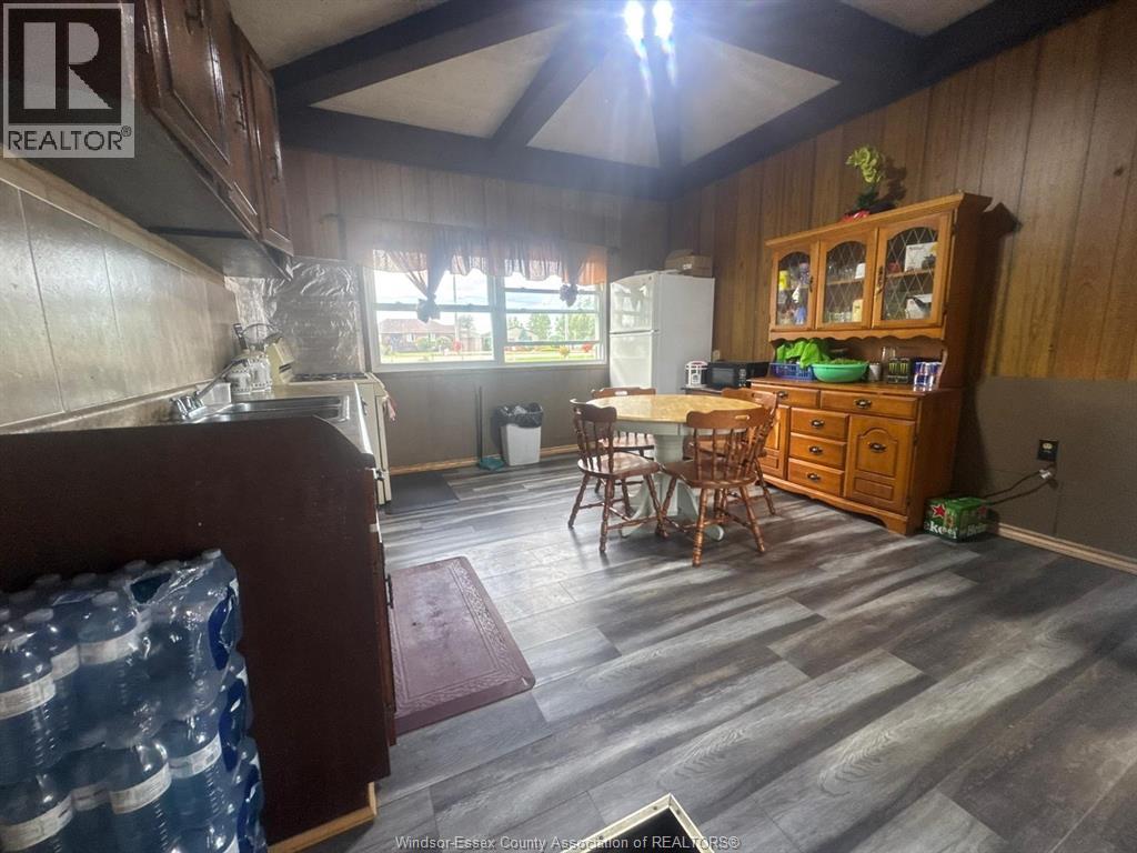 830 Talbot Road, Wheatley, ON - Indoor