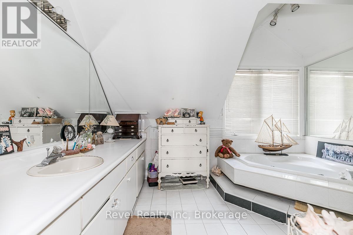 Ensuite - 11A - 739 Concession 15 Road W, Tiny, ON