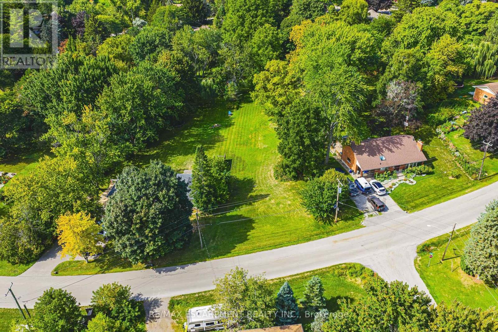 Peaceful, mature neighbourhood. - 24 Rosebough Street, Hamilton, ON