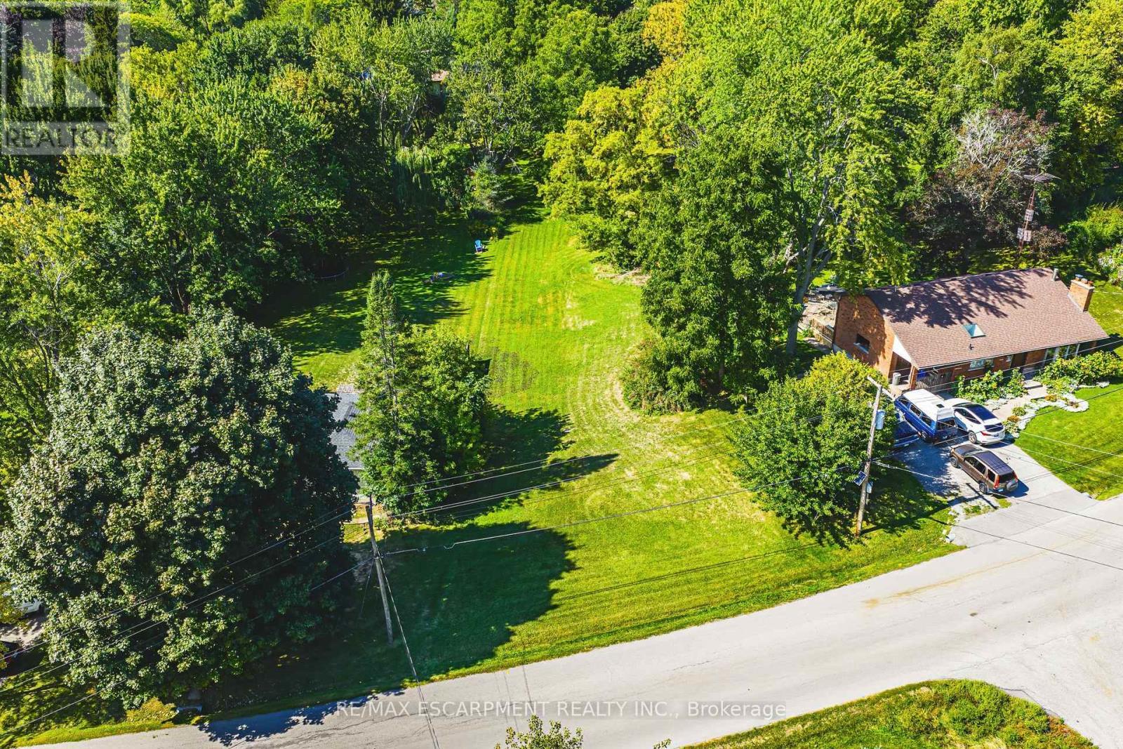 Excellent location for commuting. - 24 Rosebough Street, Hamilton, ON