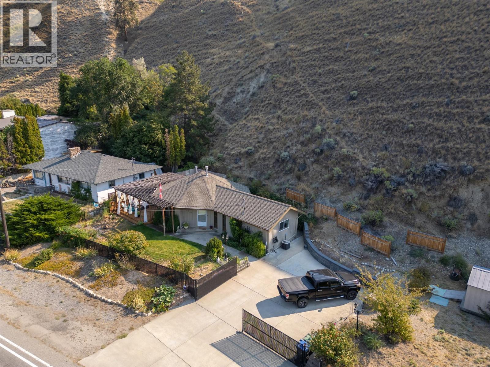 4744 Lakeside Road, Penticton, BC - Outdoor