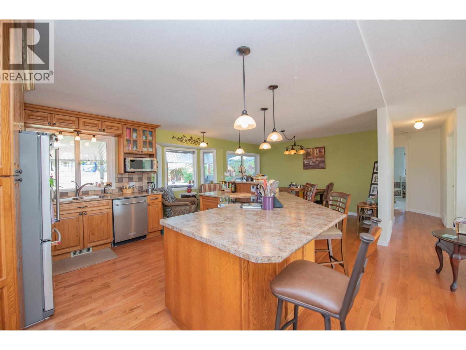 8841 Michael Drive, Coldstream, BC - Indoor Photo Showing Kitchen
