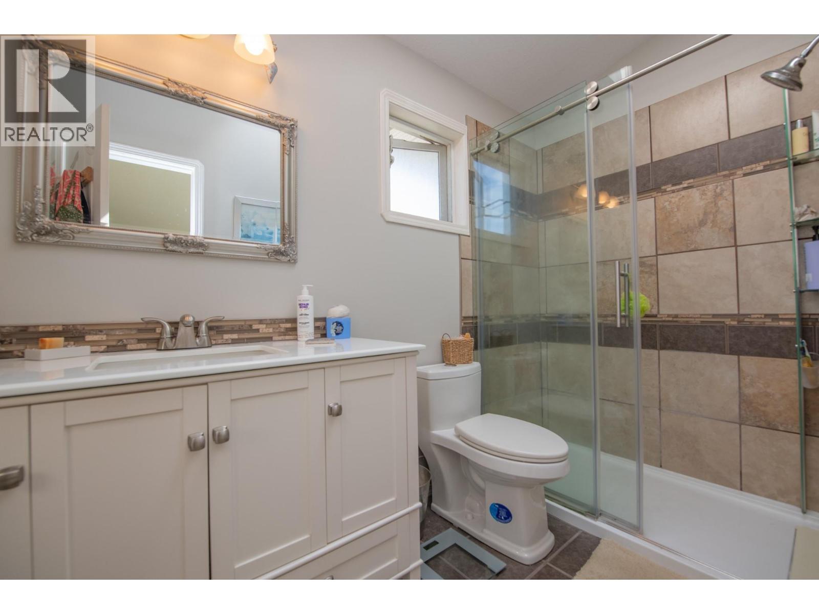 8841 Michael Drive, Coldstream, BC - Indoor Photo Showing Bathroom
