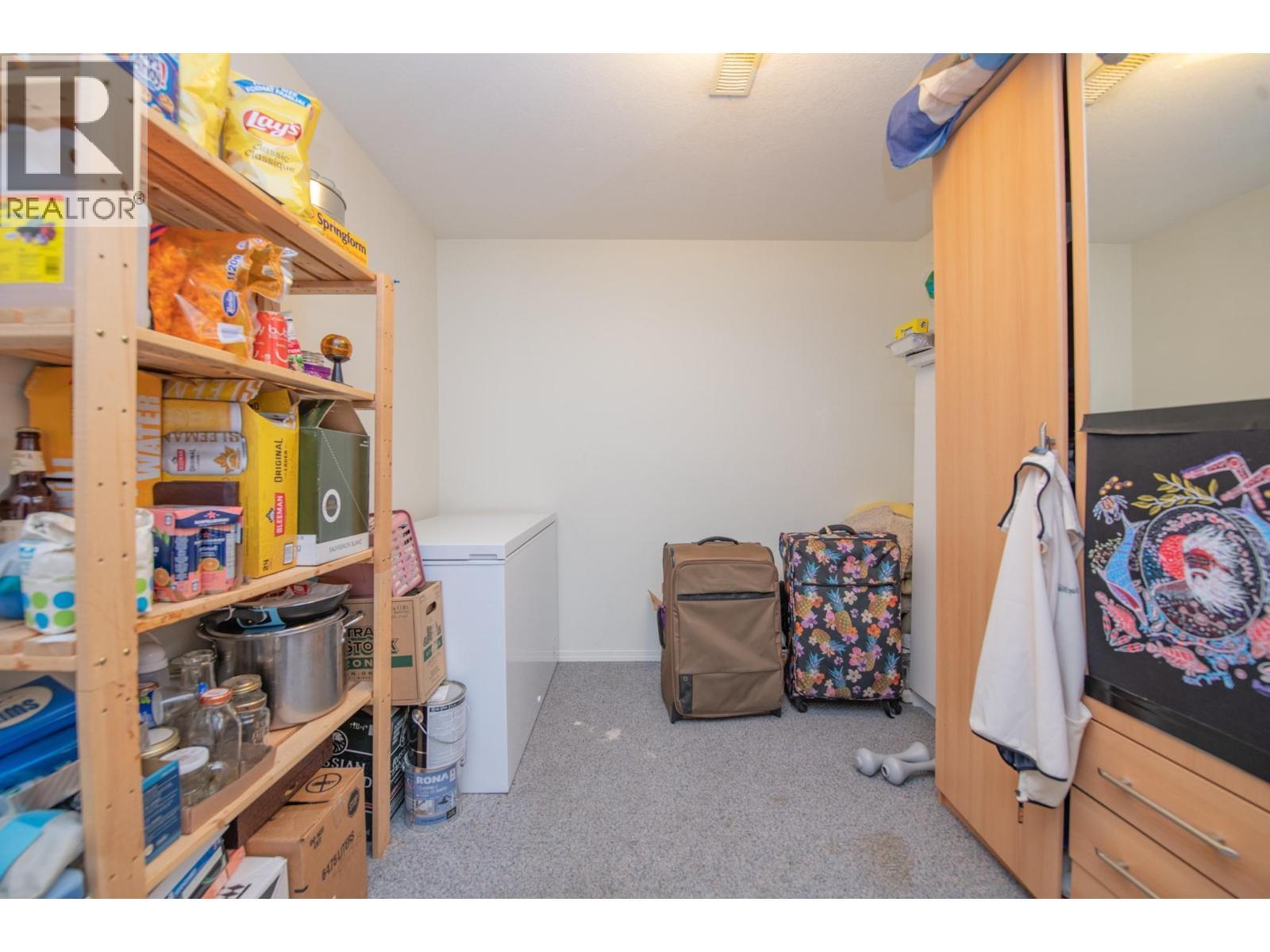 8841 Michael Drive, Coldstream, BC - Indoor