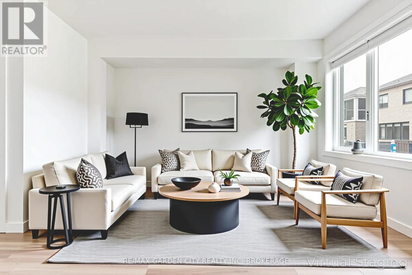 73 Keelson Street, Welland (Dain City), ON - Indoor Photo Showing Living Room