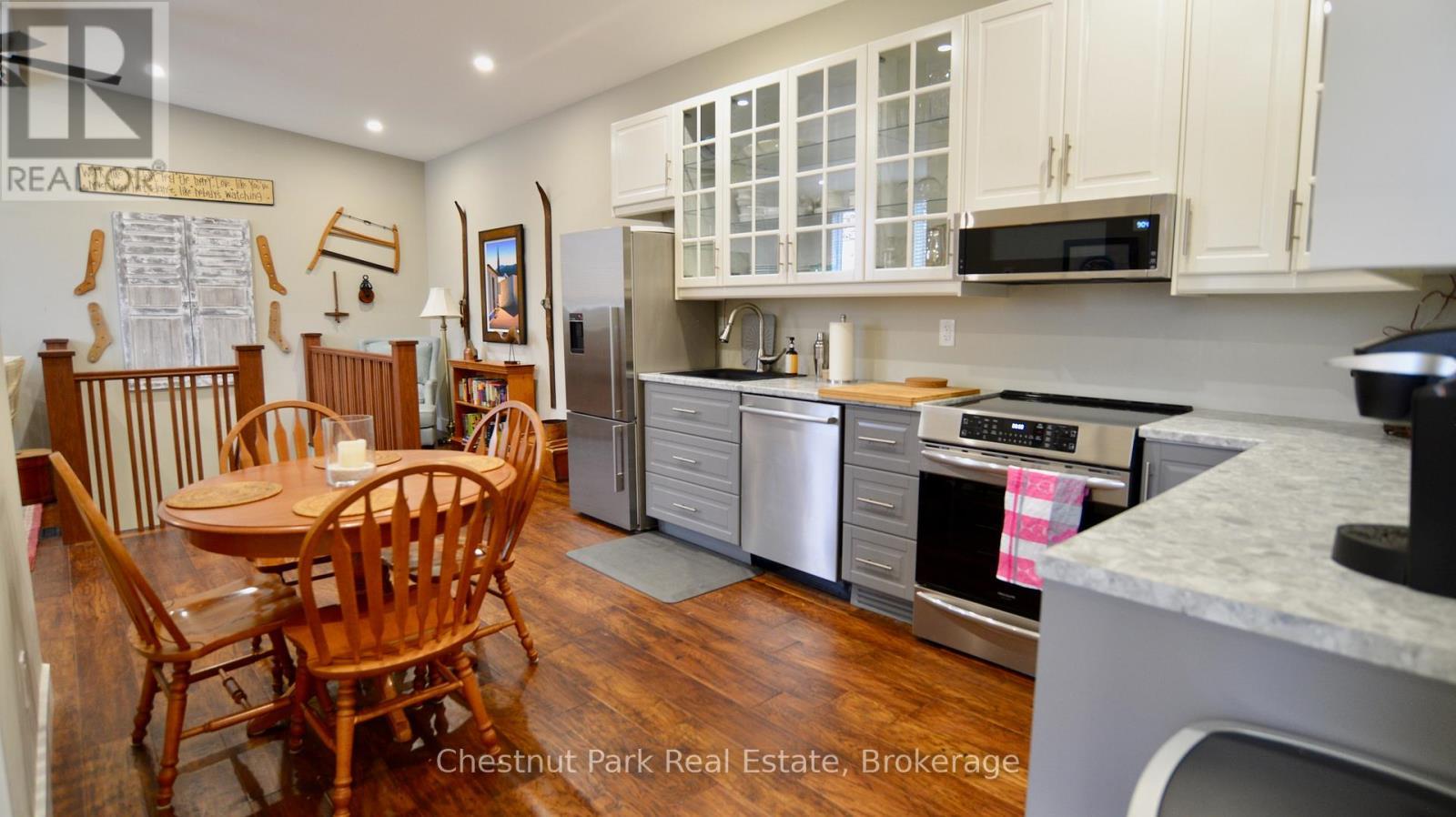 247 St Vincent Street, Meaford, ON - Indoor