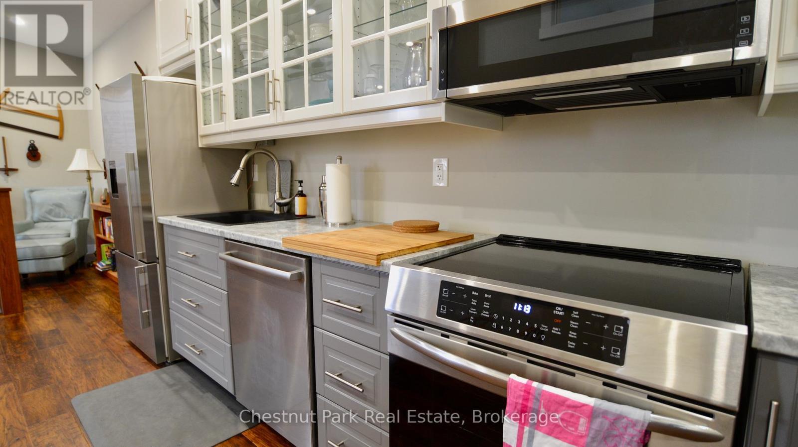 247 St Vincent Street, Meaford, ON - Indoor Photo Showing Kitchen