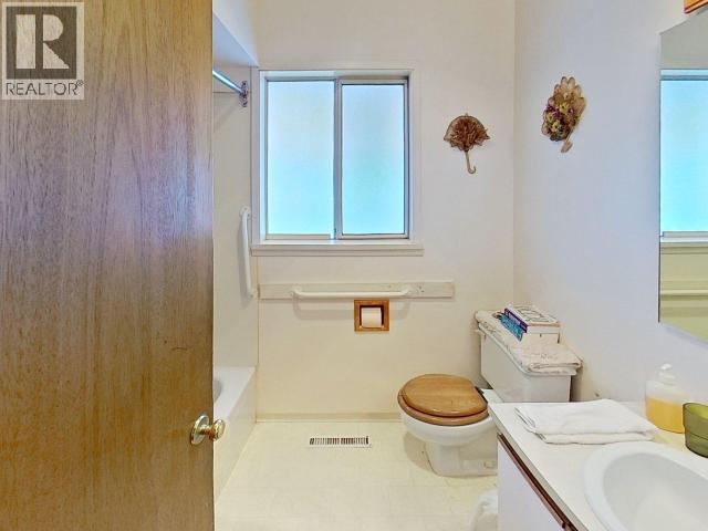 2617 Smelter Ave, Texada Island, BC - Indoor Photo Showing Bathroom