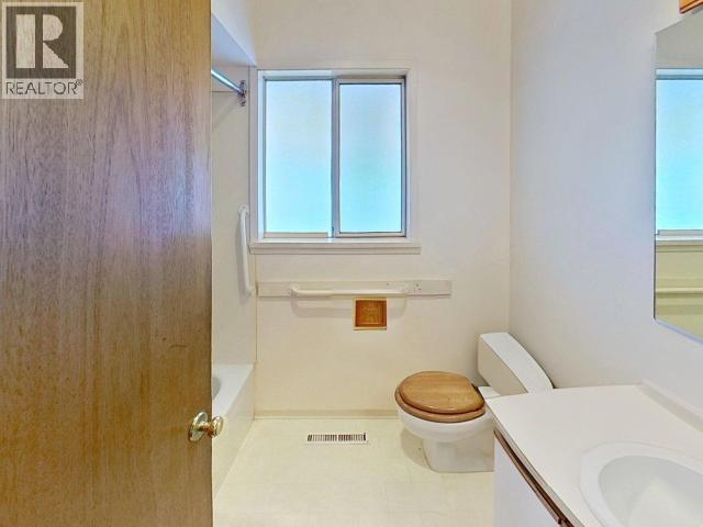 2617 Smelter Ave, Texada Island, BC - Indoor Photo Showing Bathroom