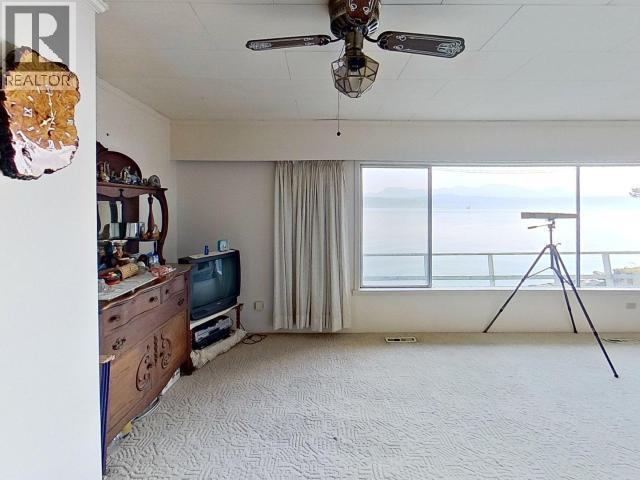 2617 Smelter Ave, Texada Island, BC - Indoor Photo Showing Other Room