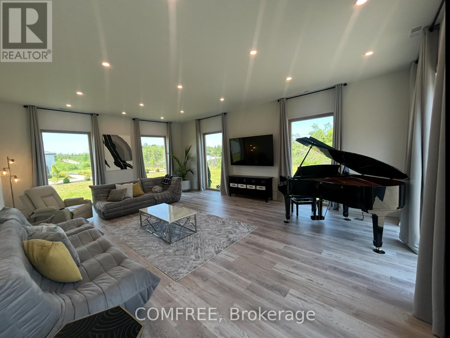 4252 Burnside Line, Severn, ON - Indoor Photo Showing Living Room