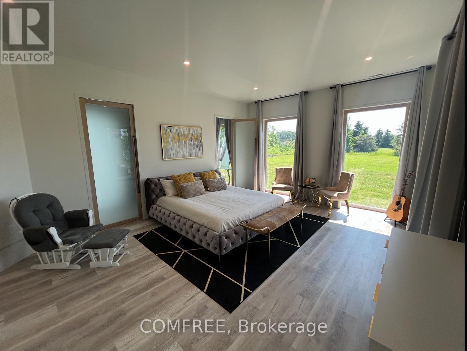 4252 Burnside Line, Severn, ON - Indoor Photo Showing Bedroom