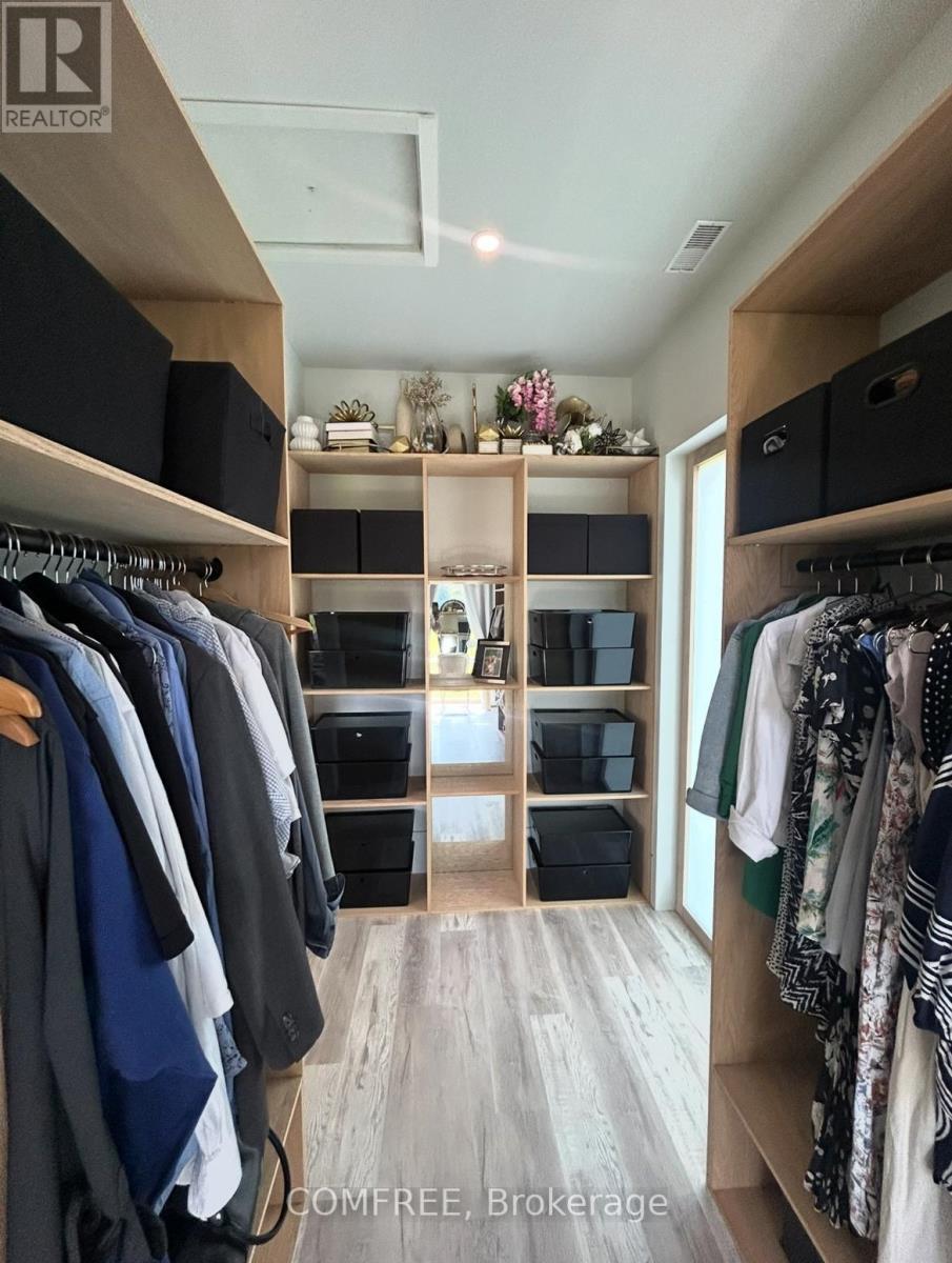 4252 Burnside Line, Severn, ON - Indoor With Storage