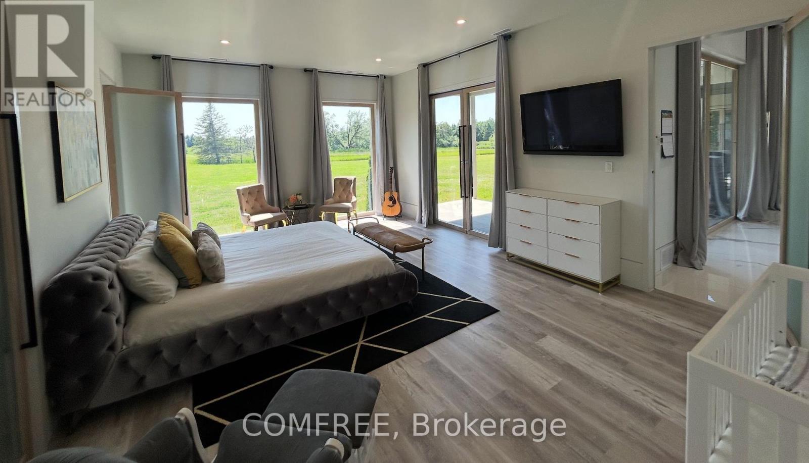 4252 Burnside Line, Severn, ON - Indoor Photo Showing Bedroom