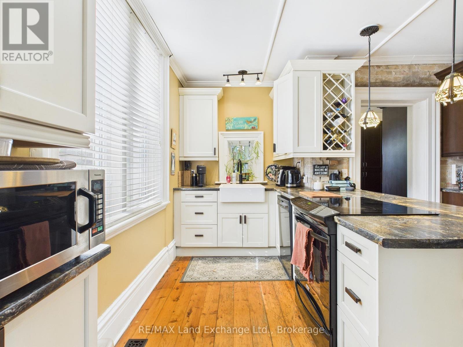Kitchen - 20 Queen Street, Huron-Kinloss, ON - Indoor Photo Showing Kitchen With Upgraded Kitchen