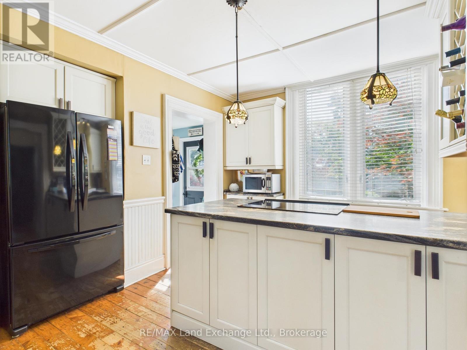 20 Queen Street, Huron-Kinloss, ON - Indoor Photo Showing Kitchen