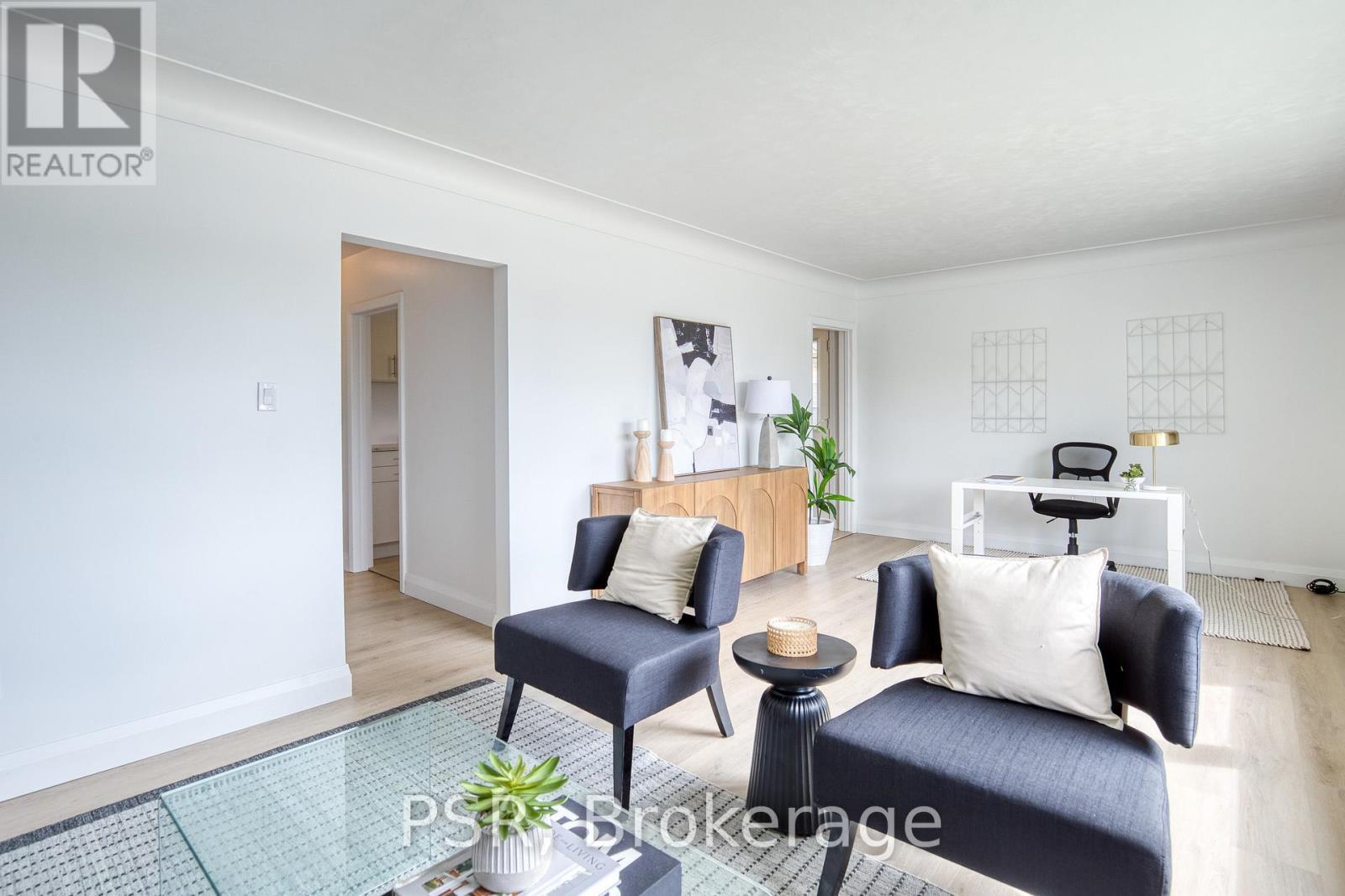 514 Krug Street, Kitchener, ON - Indoor Photo Showing Living Room