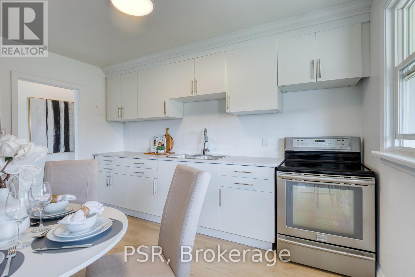 514 Krug Street, Kitchener, ON - Indoor Photo Showing Kitchen