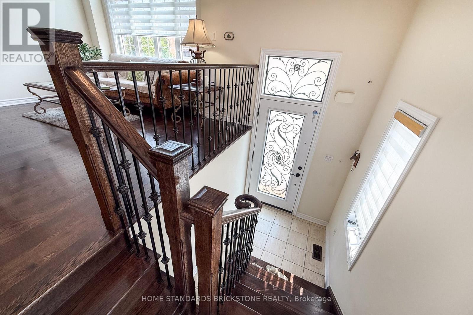 28 - 8777 Dufferin Street, Vaughan, ON - Indoor