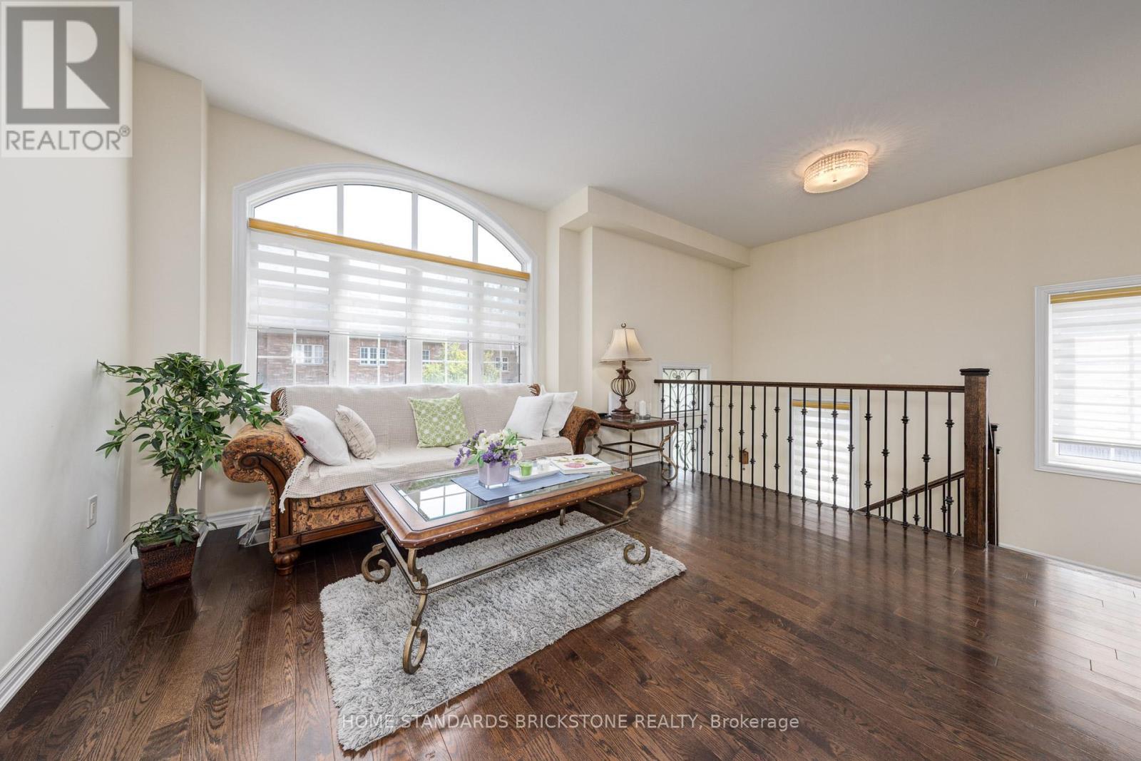 28 - 8777 Dufferin Street, Vaughan, ON - Indoor