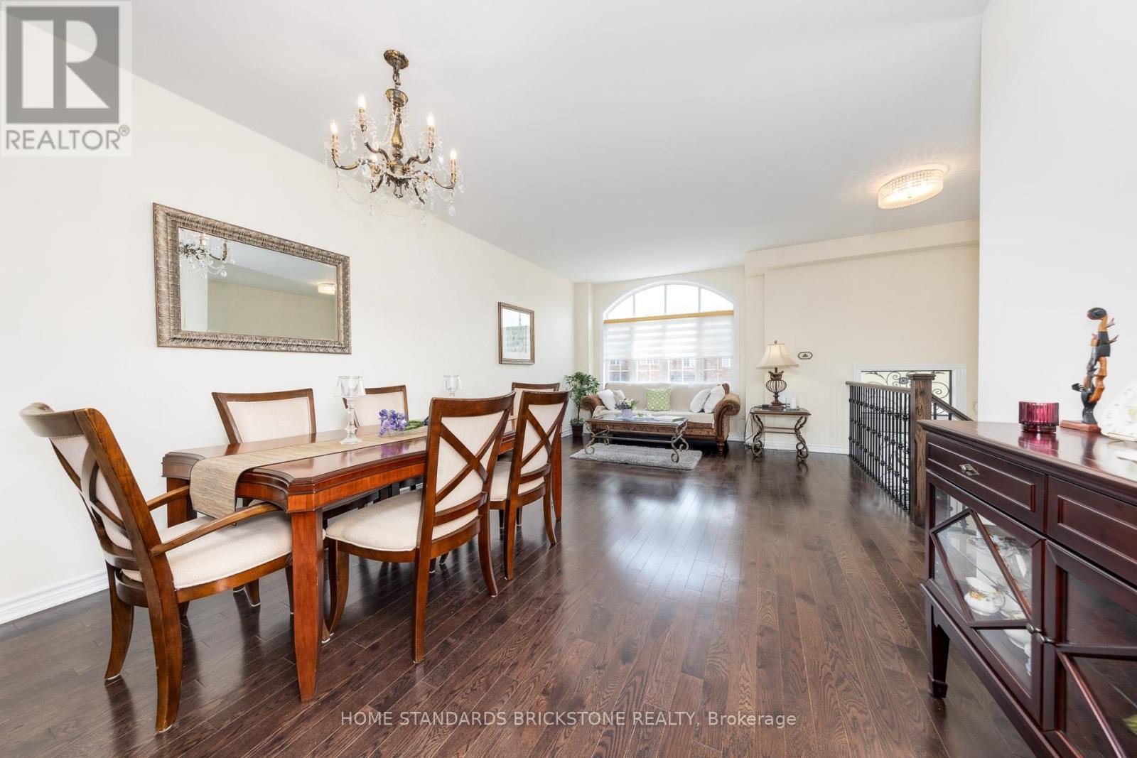 28 - 8777 Dufferin Street, Vaughan, ON - Indoor Photo Showing Dining Room