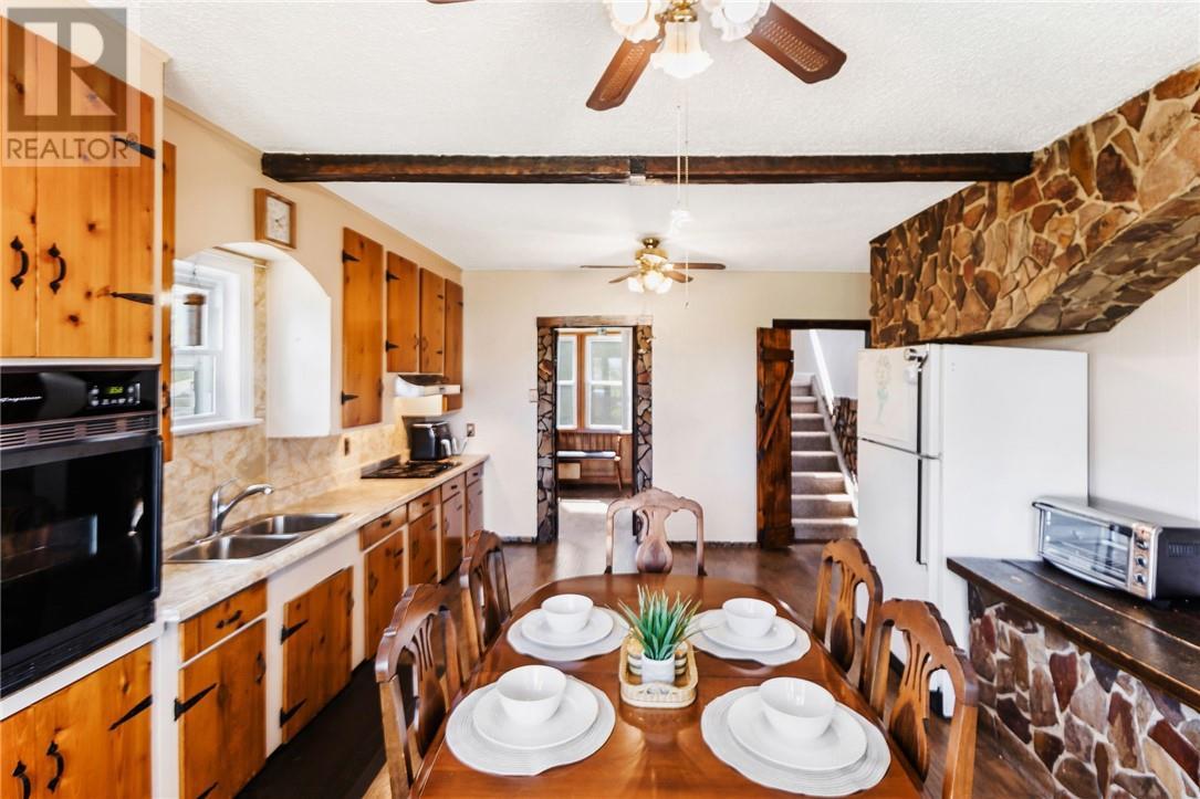3201 Main Street, Blezard Valley, ON - Indoor Photo Showing Dining Room